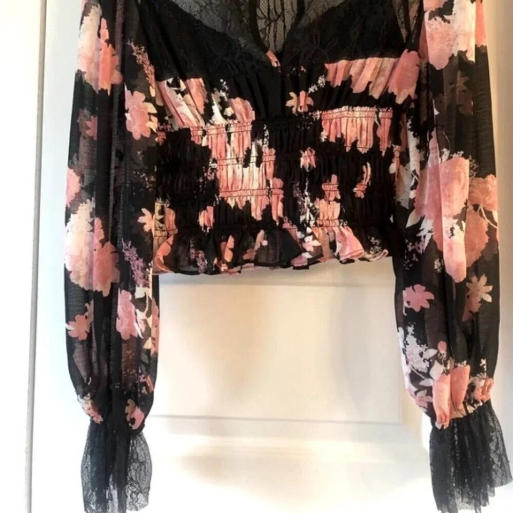 NWT FREE PEOPLE Daphne Crop Peasant Blouse Floral Lace Black\Pink S
